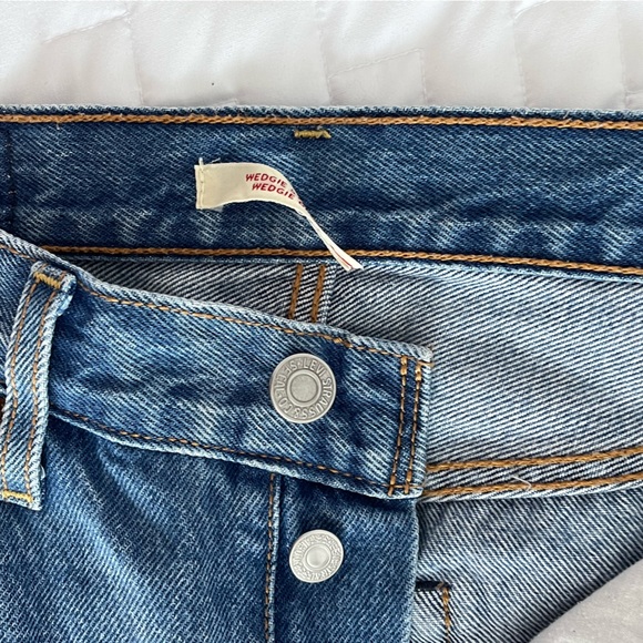 LEVI’S Wedgie Straight Raw Hem Medium Wash High Waisted Jeans - Picture 7 of 14